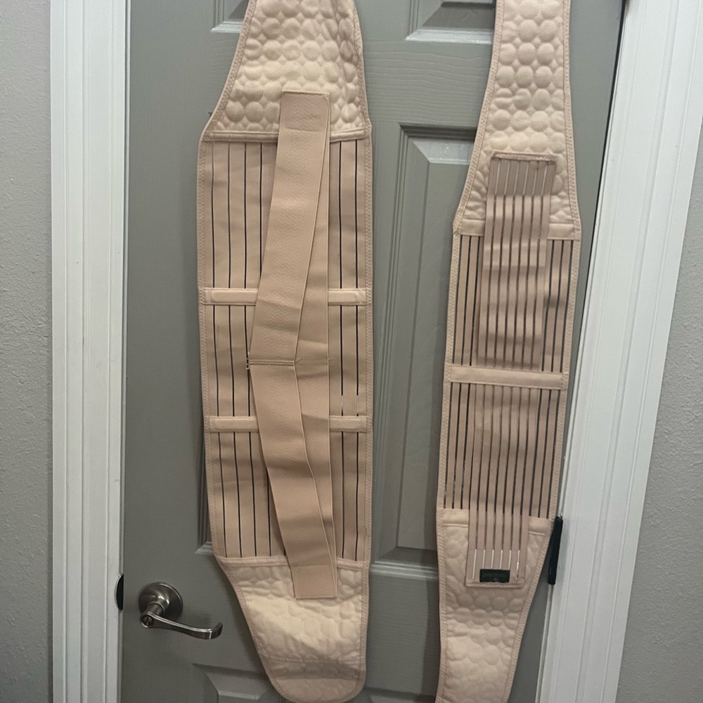 Chong Erfei postpartum waist and pelvic belts